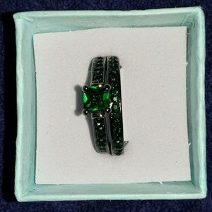 Faux Emerald Wedding Set. Approx Size 7